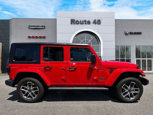 Used 2024 Jeep Wrangler Unlimited w/ Convenience Group AWD/4WD image 6