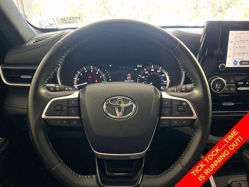 Used 2023 Toyota Highlander XSE AWD/4WD image 27