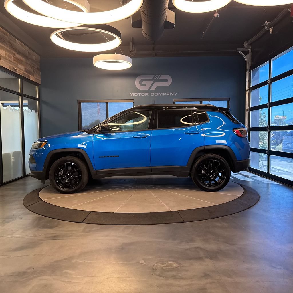 Used 2024 Jeep Compass Latitude w/ Convenience Group AWD/4WD image 6