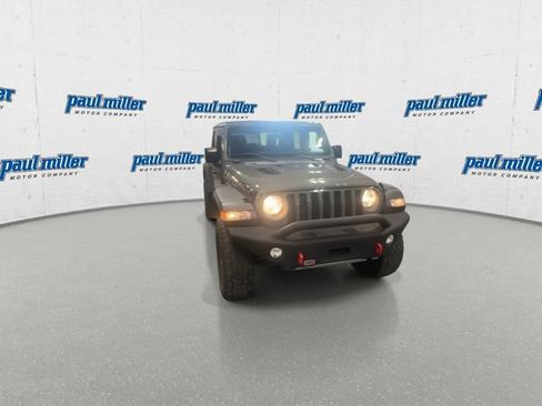 Used 2022 Jeep Gladiator Rubicon w/ Cold Weather Group AWD/4WD image 3