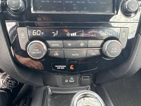 Certified 2019 Nissan Rogue SV AWD/4WD image 17