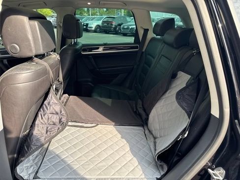 Used 2017 Volkswagen Touareg Executive AWD/4WD image 12