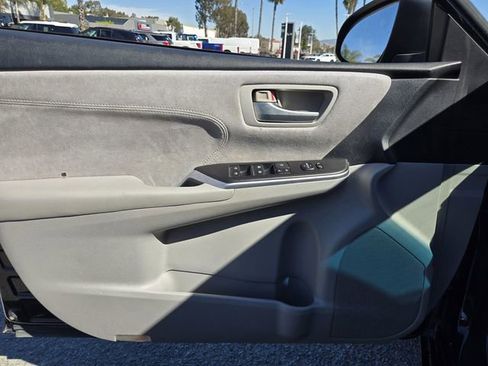 Used 2015 Toyota Camry XSE image 18