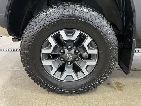 Certified 2017 Toyota Tacoma TRD Off-Road image 22