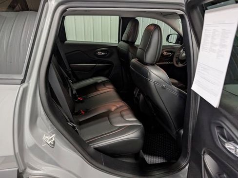 Used 2022 Jeep Cherokee Trailhawk w/ Comfort/Convenience Group AWD/4WD image 26