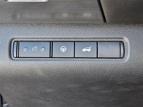 Used 2025 Nissan Pathfinder SL image 23