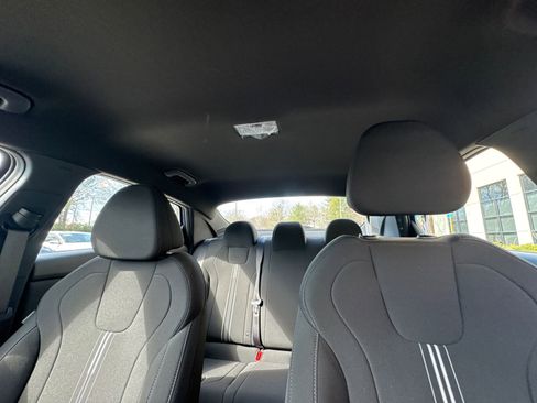 Used 2025 Hyundai Elantra Sport FWD image 31