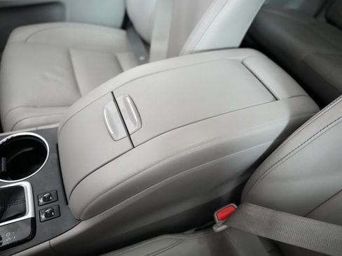 Used 2017 Toyota Highlander XLE AWD/4WD image 32