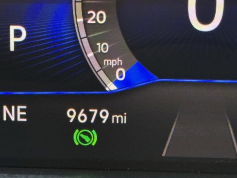 Certified 2024 Volkswagen Taos SE image 13