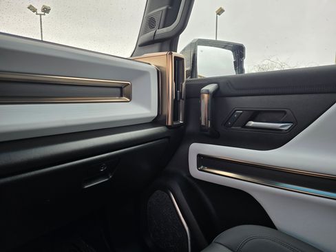 Used 2024 GMC Hummer EV 2X w/ Extreme Off-Road Package image 25