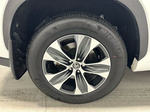 Used 2025 Toyota Highlander XLE image 67