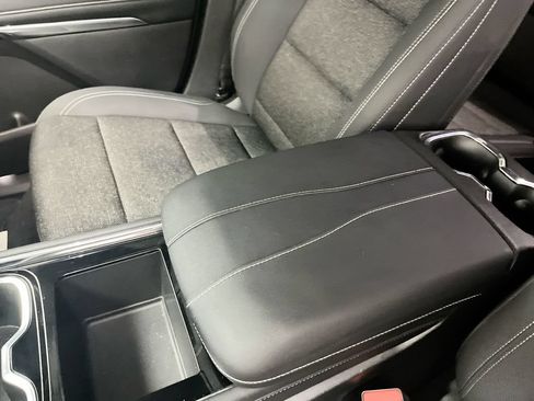 Used 2025 Chevrolet Traverse LT FWD image 25