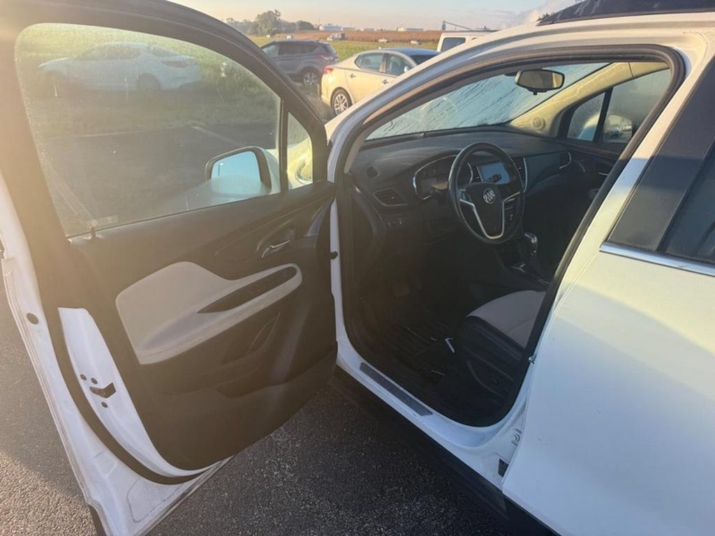 Used 2020 Buick Encore Preferred FWD image 17