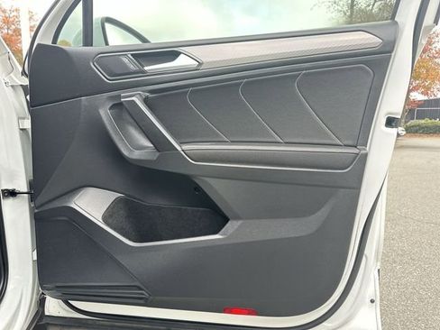 Certified 2022 Volkswagen Tiguan SE image 23