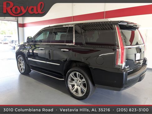Used 2020 Cadillac Escalade Luxury RWD image 2