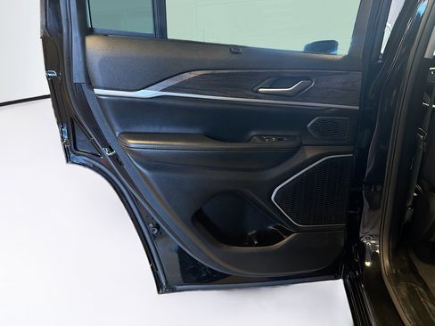 Used 2023 Jeep Grand Cherokee 30th Anniversary image 28