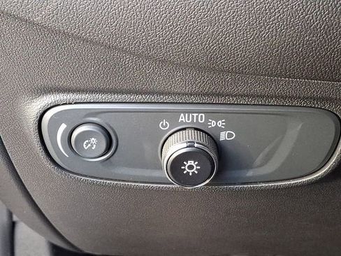 Used 2023 Chevrolet Equinox LT image 36