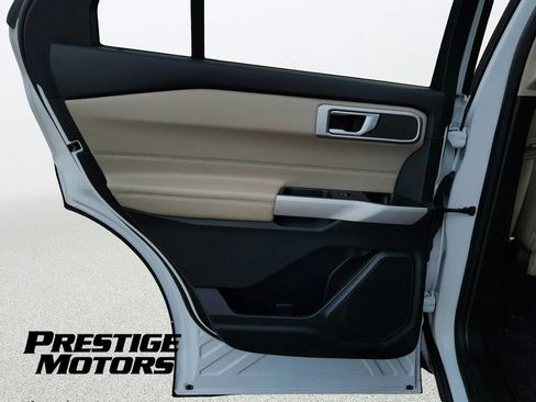 Used 2022 Ford Explorer XLT w/ Equipment Group 202A AWD/4WD image 17