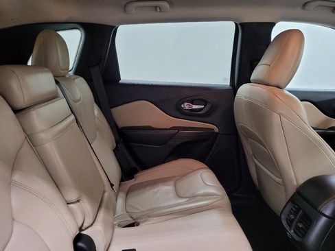 Used 2016 Jeep Cherokee Limited FWD image 19