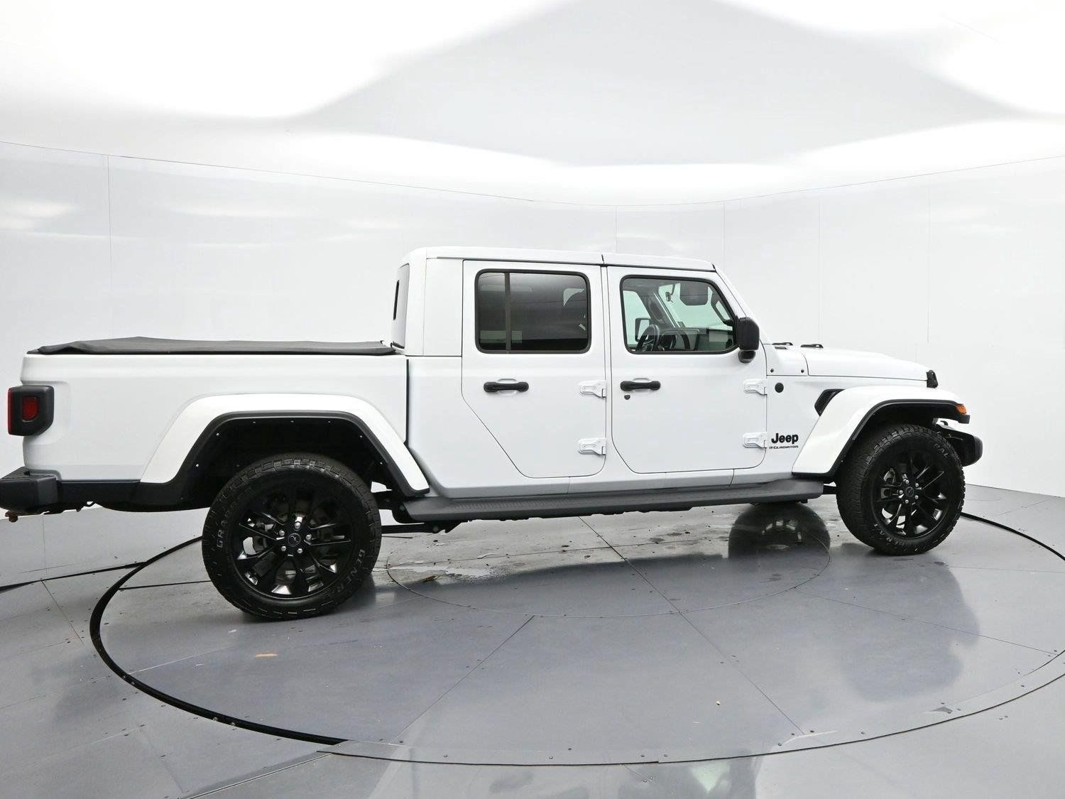 Used 2025 Jeep Gladiator Sport AWD/4WD image 8
