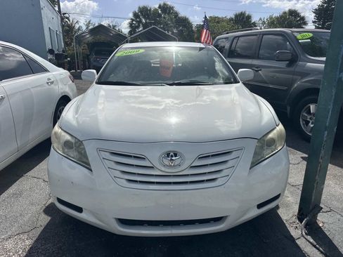 Used 2009 Toyota Camry image 2