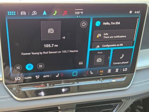 New 2025 Volkswagen Tiguan SE image 11