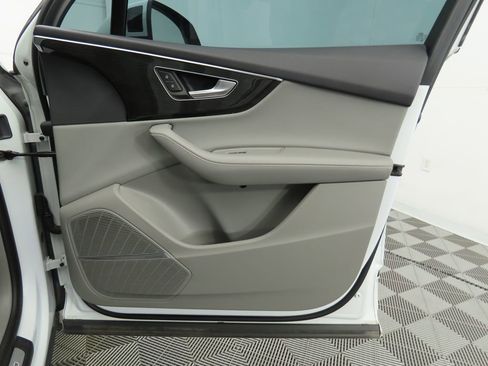 Used 2021 Audi Q7 3.0T Premium Plus image 24