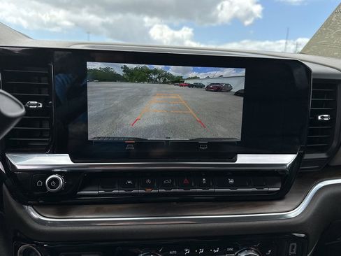 Used 2025 GMC Sierra 1500 SLT AWD/4WD image 21