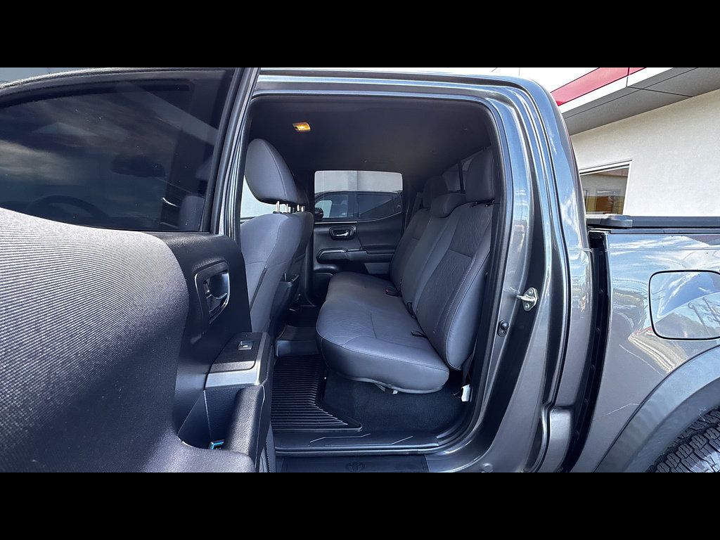 Certified 2019 Toyota Tacoma TRD Off-Road AWD/4WD image 28
