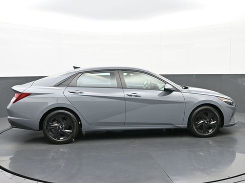 Used 2022 Hyundai Elantra SEL w/ Cargo Package image 2