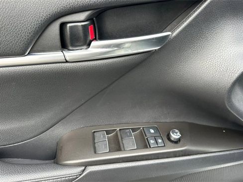 Used 2021 Toyota Camry XSE image 11