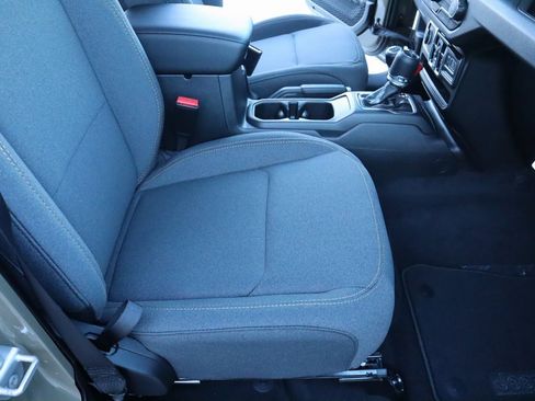 New 2025 Jeep Gladiator Sport image 13