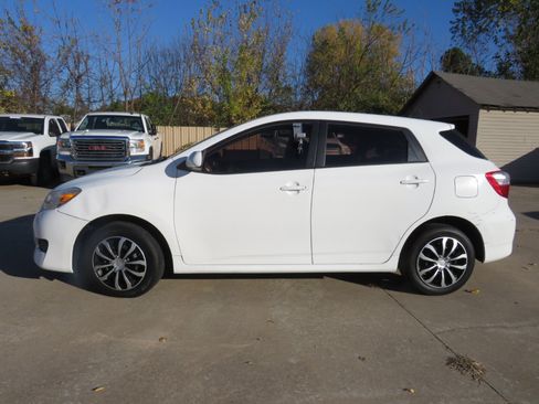 Used 2012 Toyota Matrix S image 2