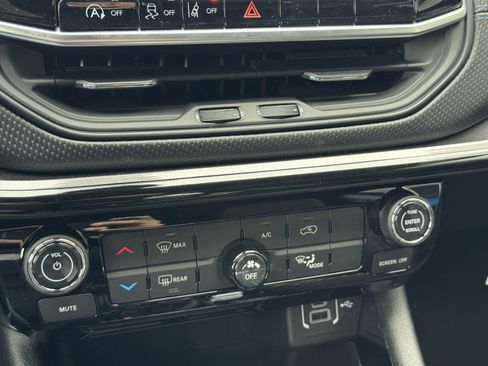 New 2026 Jeep Compass Latitude image 19