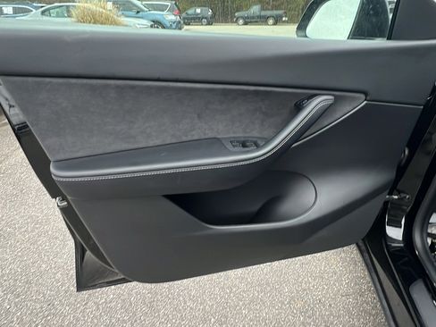 Used 2021 Tesla Model Y Long Range image 14