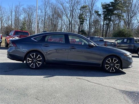 Used 2024 Honda Accord Touring image 6