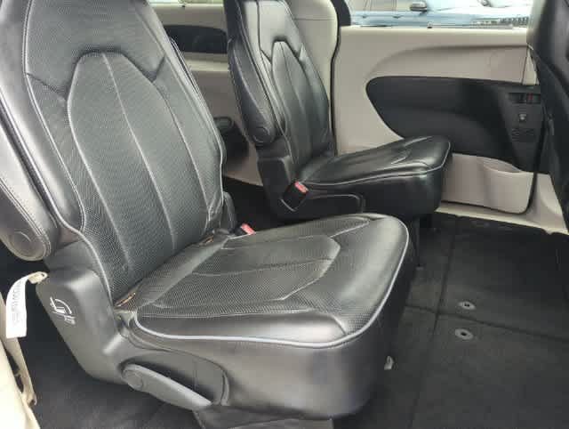 Certified 2018 Chrysler Pacifica Limited FWD image 22