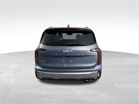Used 2023 Kia Telluride EX w/ EX Captain's Chair Package image 4