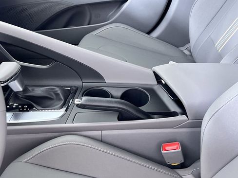 Used 2025 Hyundai Elantra Sport image 23