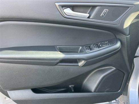 Used 2023 Ford Edge SE image 25