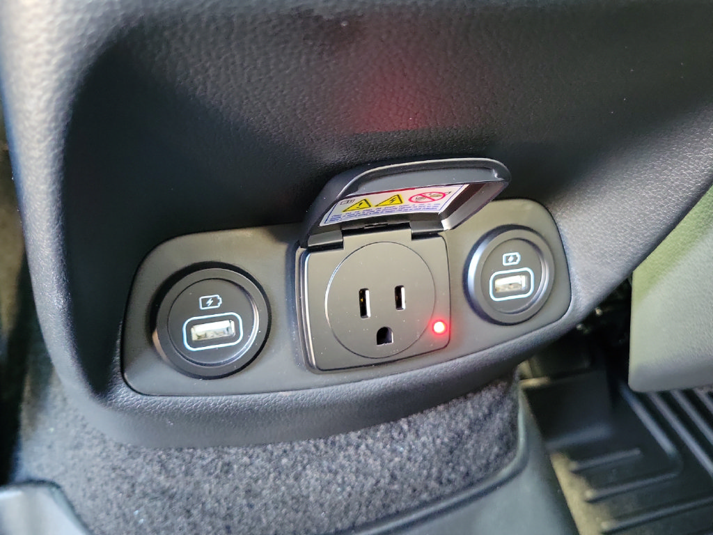Used 2022 Hyundai Santa Fe Limited FWD image 14
