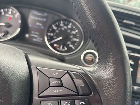 Used 2017 Nissan Rogue SV w/ Sun & Sound Touring Package image 26