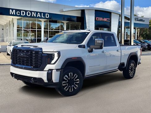 Used 2024 GMC Sierra 2500 Denali Ultimate w/ Max Trailering Package image 1