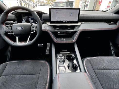 Used 2025 Ford Explorer ST image 18
