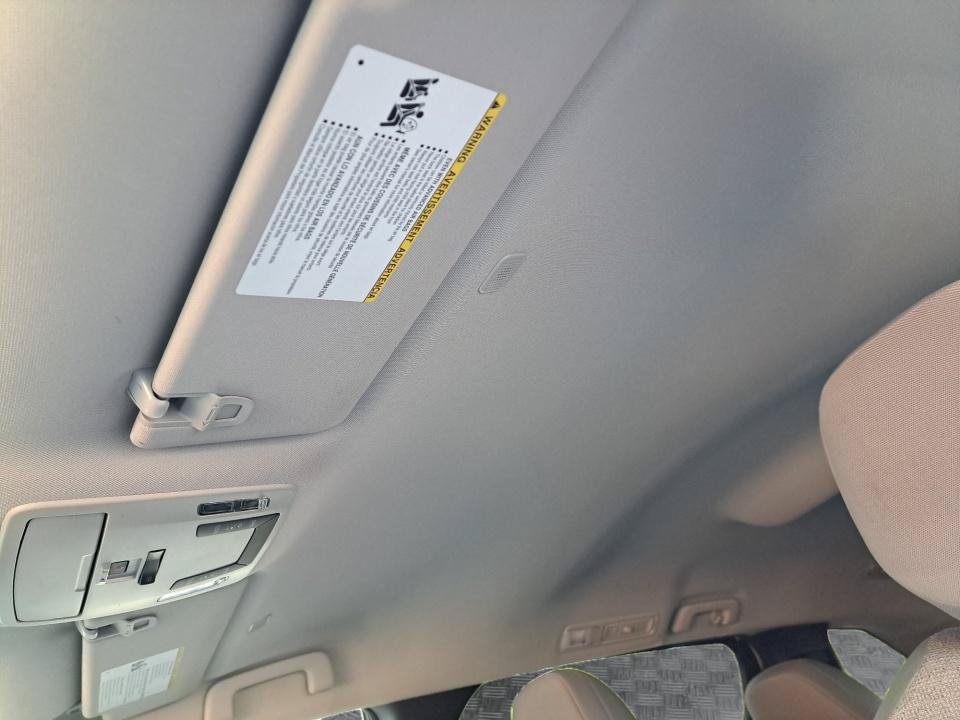 Used 2025 Toyota Sienna LE AWD/4WD image 13
