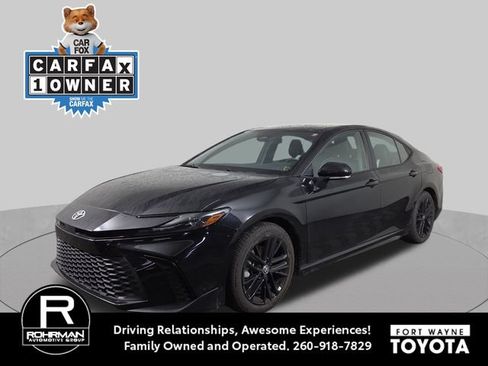 Used 2025 Toyota Camry SE FWD image 1