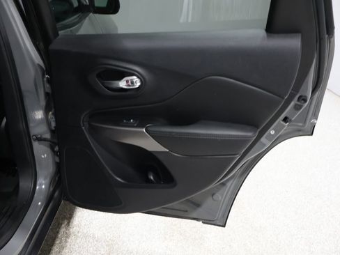 Used 2022 Jeep Cherokee Latitude Lux image 21