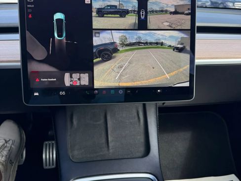 Used 2025 Tesla Model Y Performance image 17