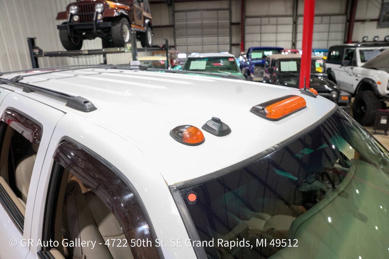 Used 2003 Chevrolet Suburban 2500 LT w/ LT Preferred Equipment Group AWD/4WD image 19