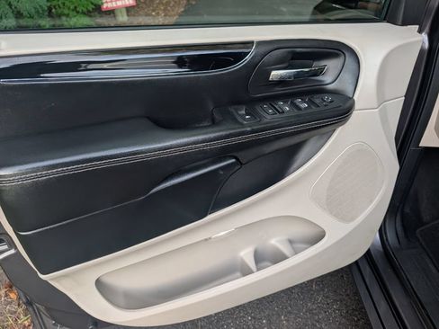 Used 2020 Dodge Grand Caravan SXT FWD image 10